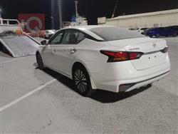 نيسان ألتيما